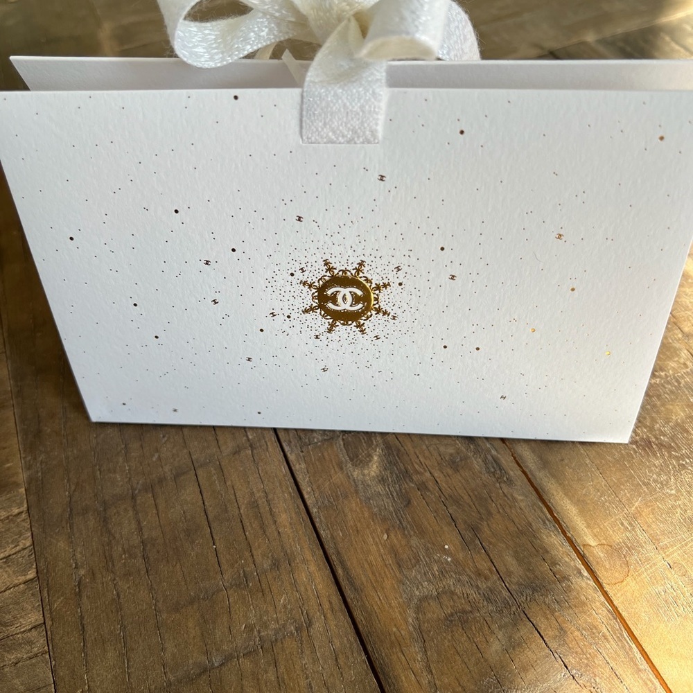 Limited edition CHANEL gift bag - Picture 3 of 5